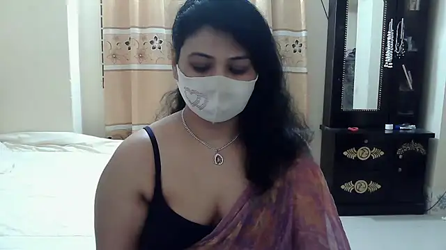 Snapshot of Elena_cruz5 chatting on November 18, 2025, 5:05 pm Elena cruz5 online show from November 18, 2025, 5:05 pm