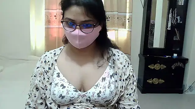 Snapshot of Elena_cruz5 chatting on November 19, 2025, 5:07 am Elena cruz5 online show from November 19, 2025, 5:07 am