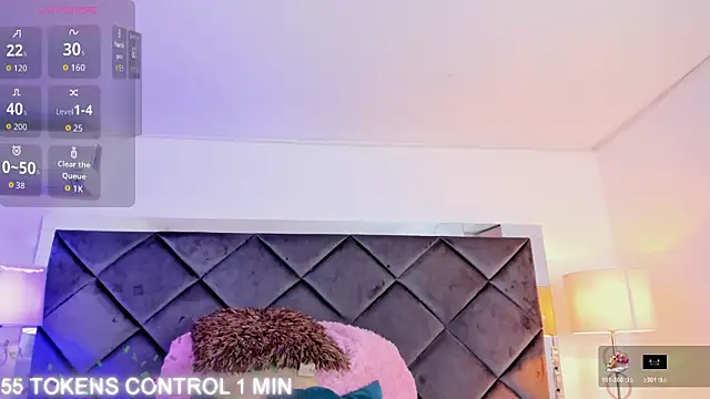 Snapshot of LuciaCollins_ chatting on November 14, 2025, 12:53 pm LuciaCollins online show from November 14, 2025, 12:53 pm