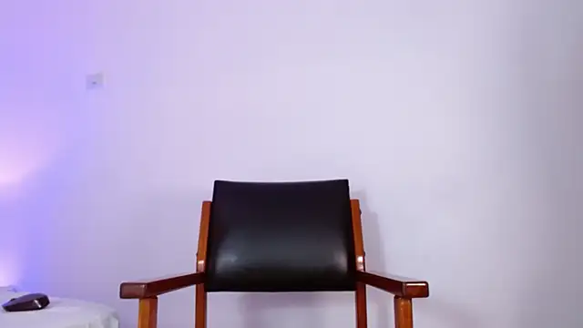 Snapshot of LuciaCollins_ chatting on October 14, 2025, 12:50 pm LuciaCollins online show from October 14, 2025, 12:50 pm