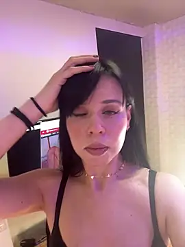 Snapshot of MadameDesade chatting on May 26, 2026, 8:51 pm MadameDesade online show from May 26, 2026, 8:51 pm