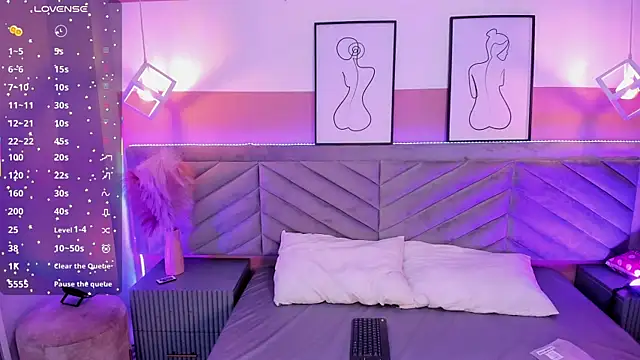 Snapshot of Mia_Valentine_ chatting on October 9, 2025, 8:42 pm Mia Valentine online show from October 9, 2025, 8:42 pm