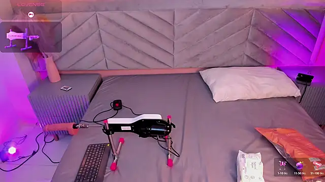 Snapshot of Mia_Valentine_ chatting on October 30, 2025, 9:55 pm Mia Valentine online show from October 30, 2025, 9:55 pm