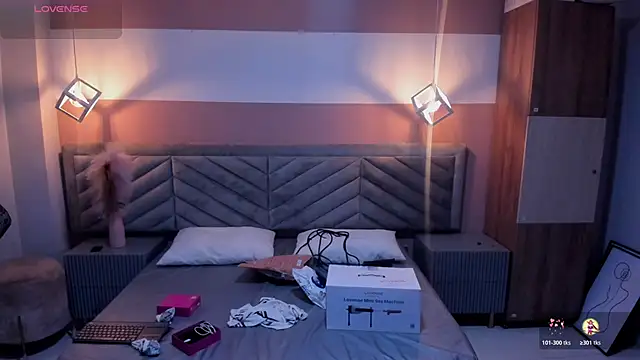 Snapshot of Mia_Valentine_ chatting on October 25, 2025, 7:36 pm Mia Valentine online show from October 25, 2025, 7:36 pm