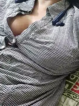 Snapshot of Janvi_-Love chatting on October 3, 2025, 5:36 pm Janvi -Love online show from October 3, 2025, 5:36 pm