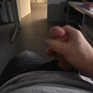 Snapshot of stunning_stallion chatting on November 24, 2025, 5:02 pm stunning stallion online show from November 24, 2025, 5:02 pm