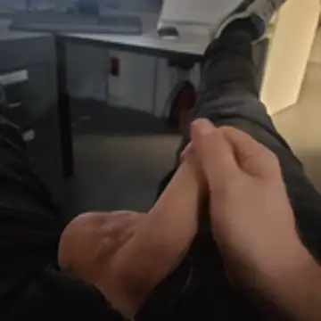 Snapshot of stunning_stallion chatting on October 23, 2025, 9:35 pm stunning stallion online show from October 23, 2025, 9:35 pm