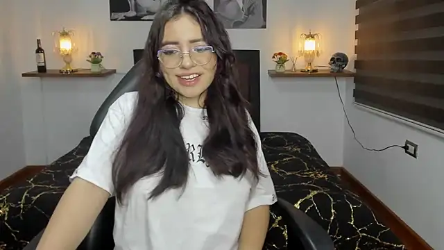 Snapshot of Barbara_Jonesss_4 chatting on October 1, 2025, 7:40 pm Barbara Jonesss 4 online show from October 1, 2025, 7:40 pm