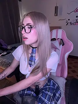 PrettyAshley  online show from April 24, 2026, 10:23 pm