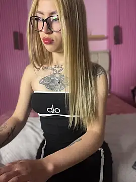 PrettyAshley  online show from May 7, 2026, 9:29 pm