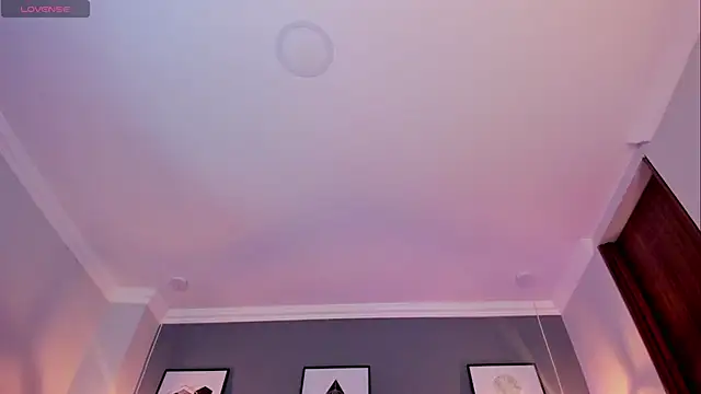 Nina Ford online show from January 6, 2026, 3:32 am