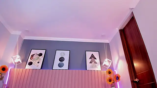 Snapshot of Nina_Ford chatting on March 24, 2026, 2:55 am Nina Ford online show from March 24, 2026, 2:55 am