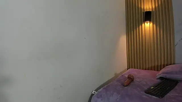 Valentinaliux  online show from November 27, 2025, 7:58 pm