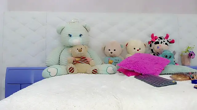 hanna sweett34 online show from November 12, 2025, 5:17 pm