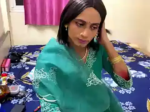 LuvLayla online show from November 3, 2025, 10:46 pm