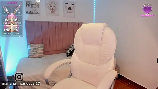 MarianaSandoval27 online show from November 4, 2025, 2:21 pm