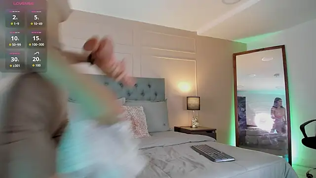 ALICESANDOVAL online show from October 30, 2025, 11:19 am