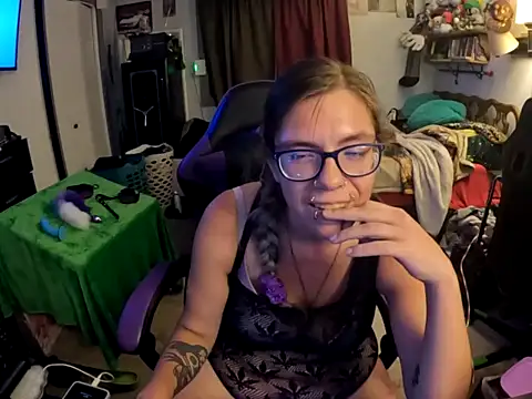 R4inbowK1tty online show from October 15, 2025, 3:27 am