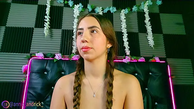  leda swan  online show from February 16, 2026, 1:10 pm