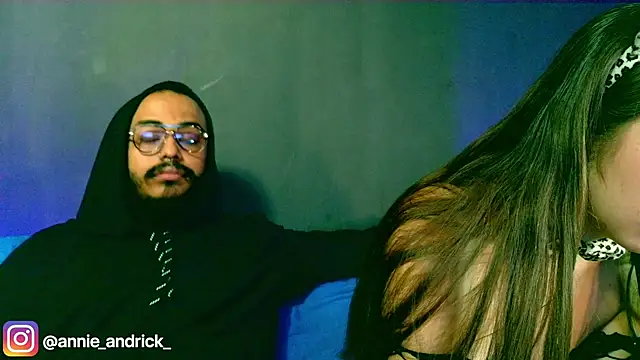  leda swan  online show from October 6, 2025, 2:07 pm