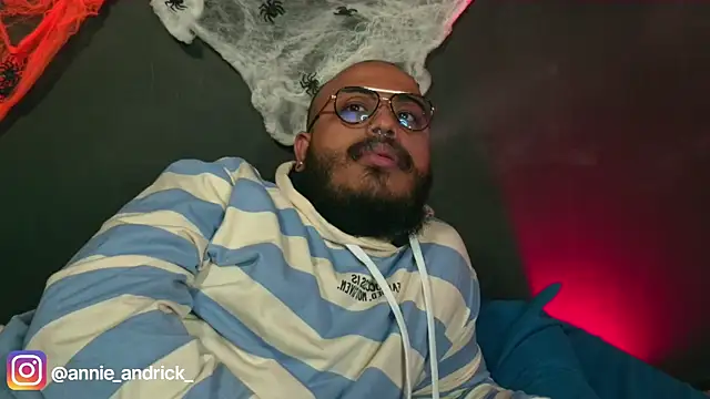  leda swan  online show from October 24, 2025, 1:21 pm