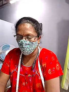 Snapshot of umashreetamil chatting on November 18, 2025, 8:28 am umashreetamil online show from November 18, 2025, 8:28 am