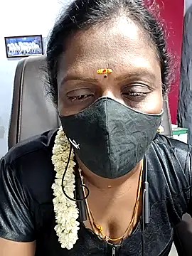 Snapshot of umashreetamil chatting on October 13, 2025, 5:14 pm umashreetamil online show from October 13, 2025, 5:14 pm