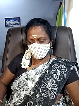 Snapshot of umashreetamil chatting on November 16, 2025, 4:23 pm umashreetamil online show from November 16, 2025, 4:23 pm