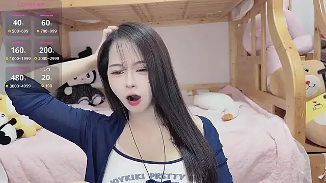 Sue101010 online show from October 11, 2025, 11:22 am