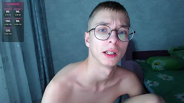 glasses cat online show from November 24, 2025, 8:20 pm