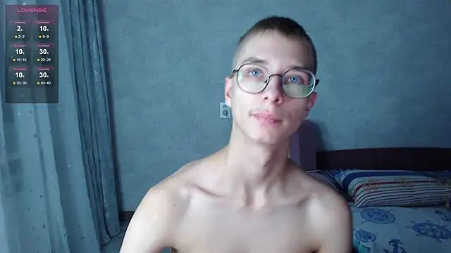 glasses cat online show from November 18, 2025, 8:56 pm