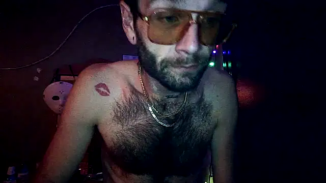 hungspundick1 online show from December 23, 2025, 7:51 am