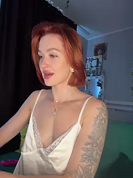 Snapshot of LittleFox___ chatting on June 15, 2026, 6:57 am LittleFox online show from June 15, 2026, 6:57 am