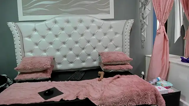 Snapshot of naomi_cooper__ chatting on October 7, 2025, 1:23 pm naomi cooper online show from October 7, 2025, 1:23 pm