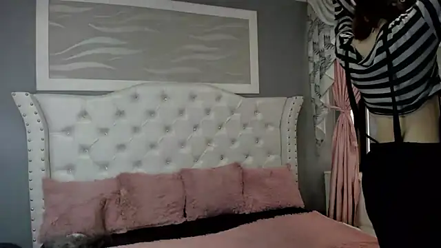 Snapshot of naomi_cooper__ chatting on September 12, 2025, 1:44 pm naomi cooper online show from September 12, 2025, 1:44 pm