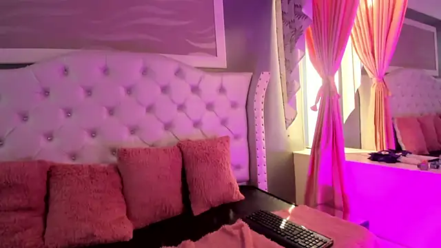 Snapshot of naomi_cooper__ chatting on October 9, 2025, 1:44 pm naomi cooper online show from October 9, 2025, 1:44 pm