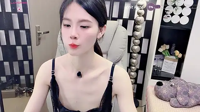 Yueyue-MM online show from May 20, 2026, 2:14 pm