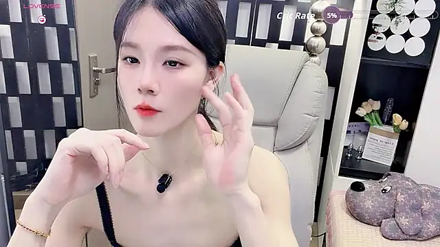 Yueyue-MM online show from May 21, 2026, 2:25 pm