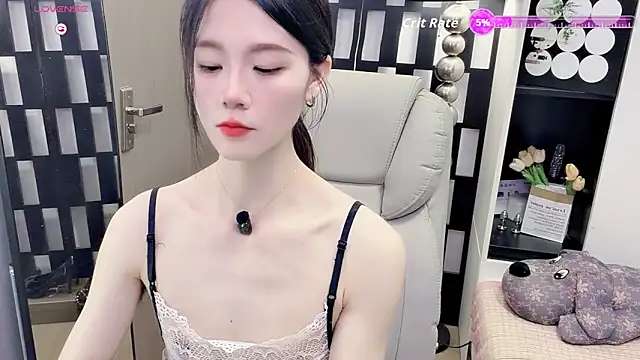 Yueyue-MM online show from May 18, 2026, 4:07 am