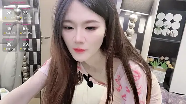 Yueyue-MM online show from December 4, 2025, 12:53 am