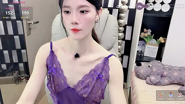 Yueyue-MM online show from May 13, 2026, 1:07 pm