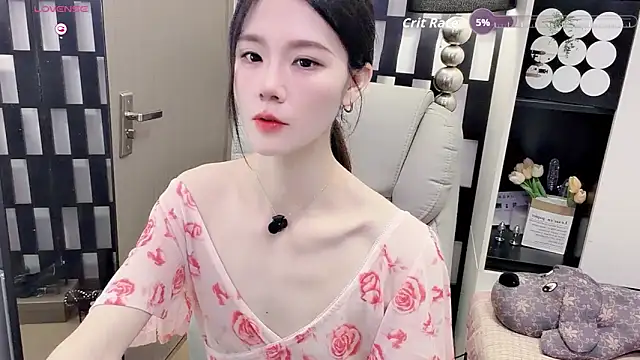 Yueyue-MM online show from May 17, 2026, 12:21 am