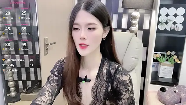 Yueyue-MM online show from November 6, 2025, 12:36 am