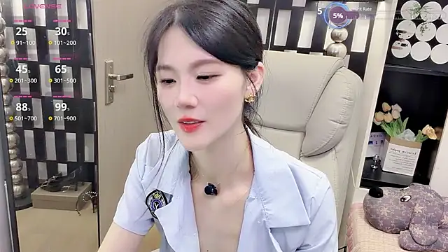 Yueyue-MM online show from May 6, 2026, 1:48 pm