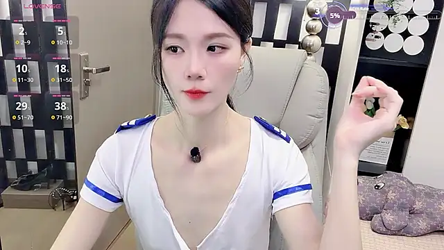 Yueyue-MM online show from May 8, 2026, 2:04 am