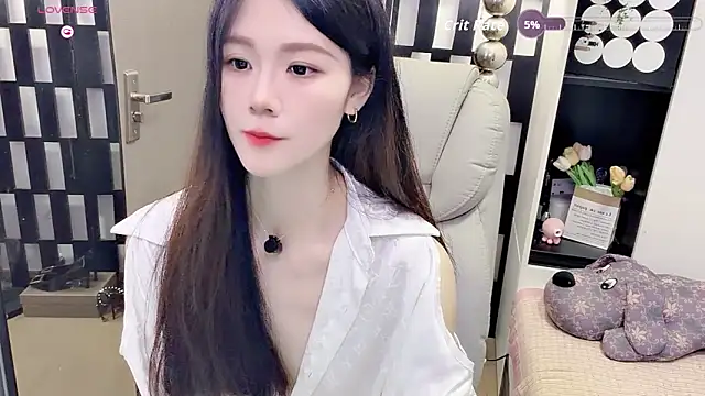 Yueyue-MM online show from May 28, 2026, 2:08 am