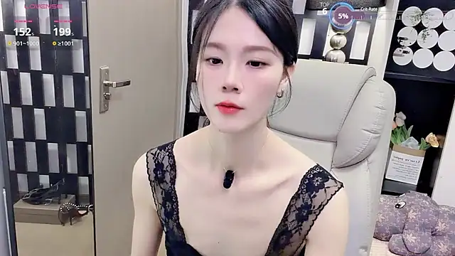 Yueyue-MM online show from May 11, 2026, 2:35 am
