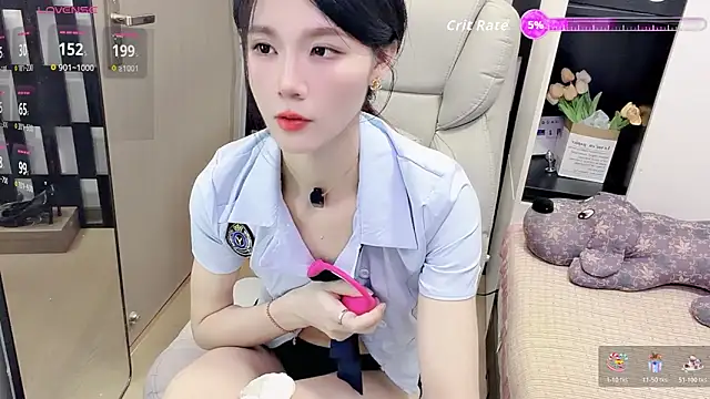 Yueyue-MM online show from April 27, 2026, 2:04 pm