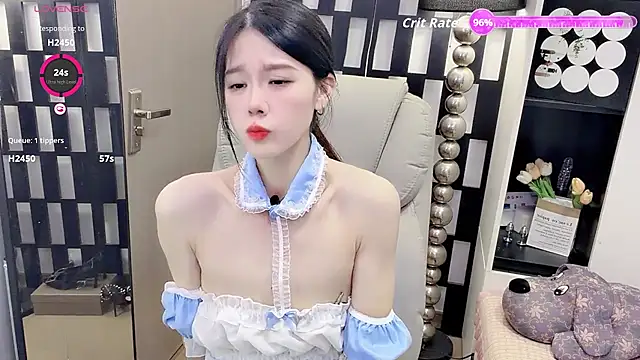 Yueyue-MM online show from May 19, 2026, 1:56 am