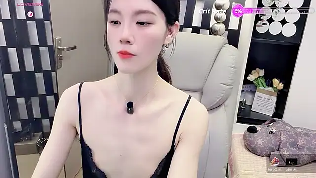 Yueyue-MM online show from May 27, 2026, 2:02 pm